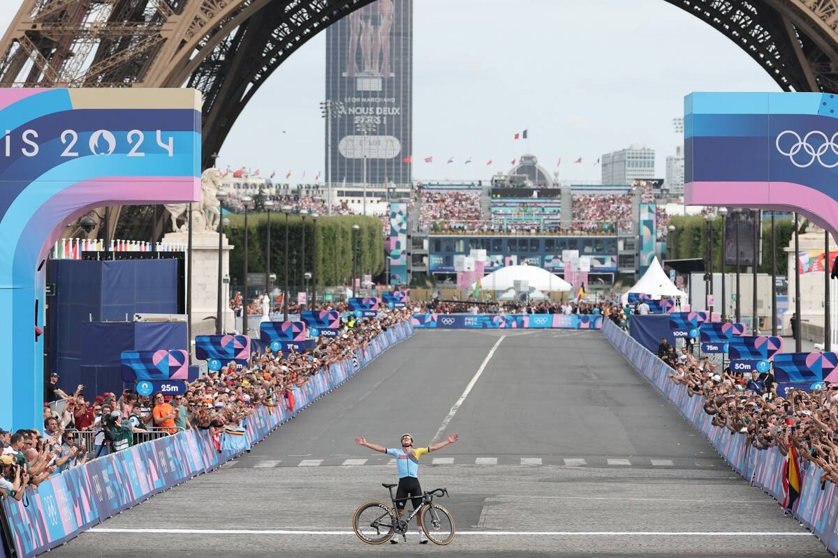Remco Evenepoel logró el doblete del ciclismo en París 2024. EFE