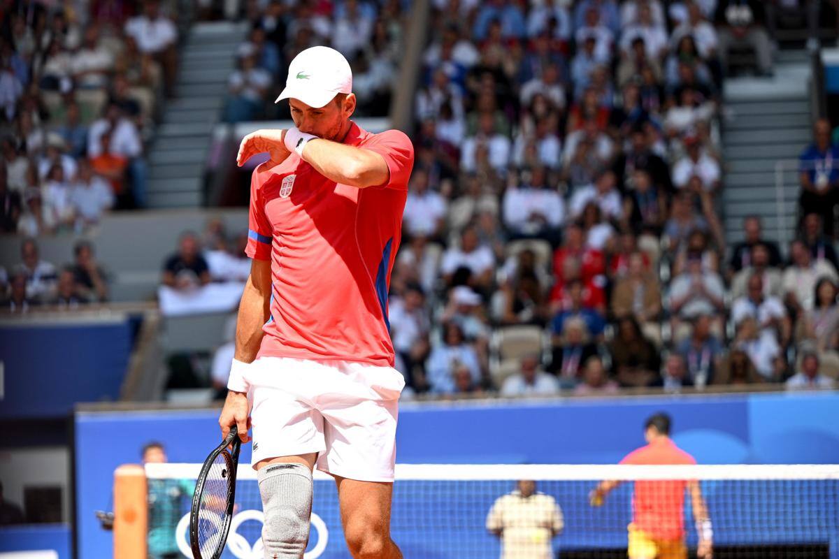 Novak Djokovic vs Carlos Alcaraz en París 2024. EFE