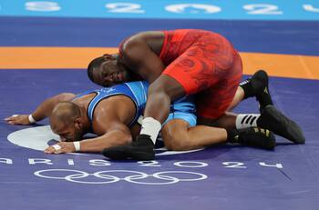 VIDEO | Pura “fuerza bruta”: el terrible poder de Mijaín López para derrotar a Yasmani Acosta en París 2024