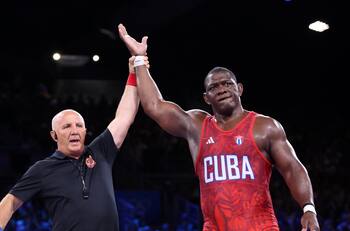 VIDEO | Hincha cubano relató todo lo que tuvo que hacer para ver al rival de Yasmani Acosta en París 2024