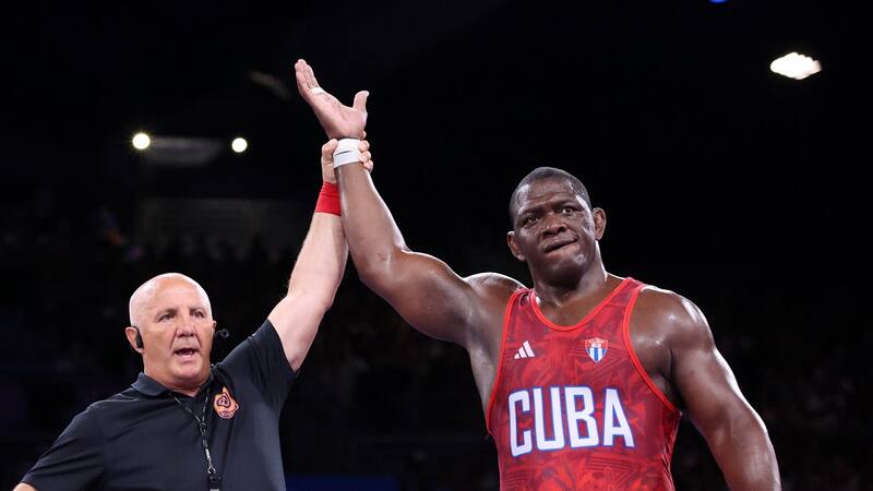 VIDEO | Hincha cubano relató todo lo que tuvo que hacer para ver al rival de Yasmani Acosta en París 2024