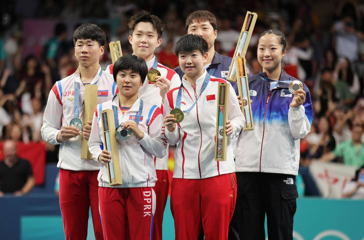 VIDEO | La imagen de París 2024 que va más allá de la política: ¡Las dos Coreas compartieron el podio!