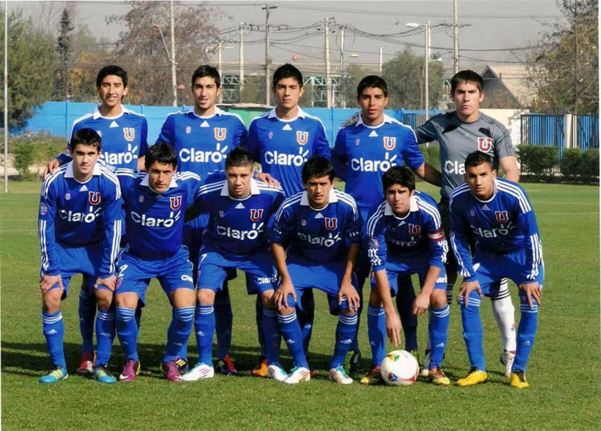 Leonel Guzmán en Universidad de Chile. (primero abajo a la derecha)