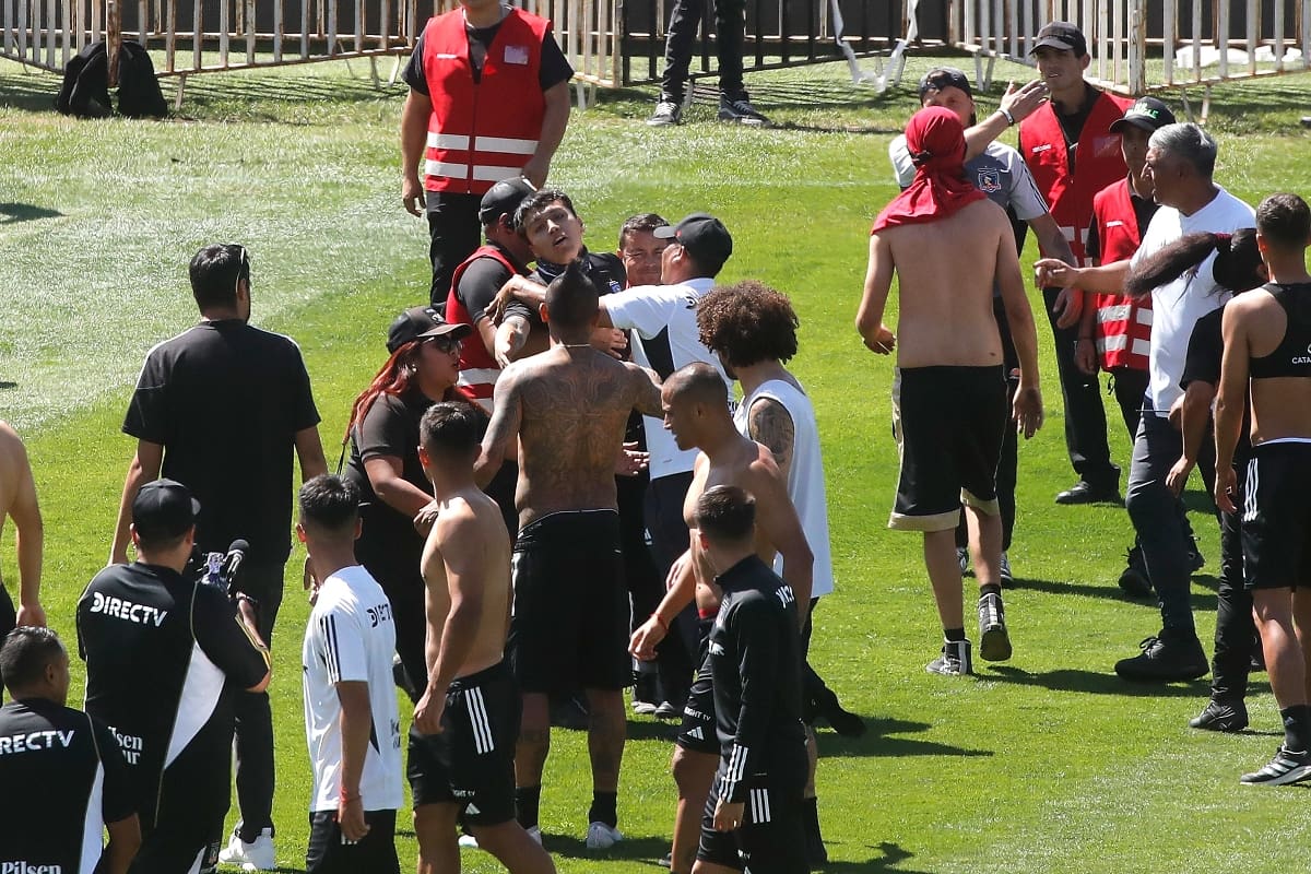 quedaron desnudos por sus hinchas.