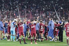 VIDEO | Tensión en Buenos Aires por xenófobos cánticos de la hinchada y jugadores de Lanús: “Chileno, hijo de pu...”