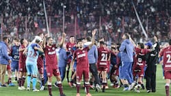 VIDEO | Tensión en Buenos Aires por xenófobos cánticos de la hinchada y jugadores de Lanús: “Chileno, hijo de pu...”