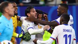 Seleccionados de Francia festejaron la derrota de la extrema derecha de Le Pen en las elecciones