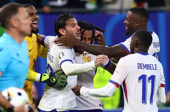 Seleccionados de Francia festejaron la derrota de la extrema derecha de Le Pen en las elecciones