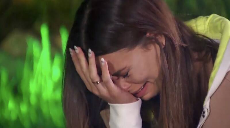 Julia Fernandes estuvo sumamente afectada en "La Cabaña" al hablar sobre su accidente con Ignacio Lastra.