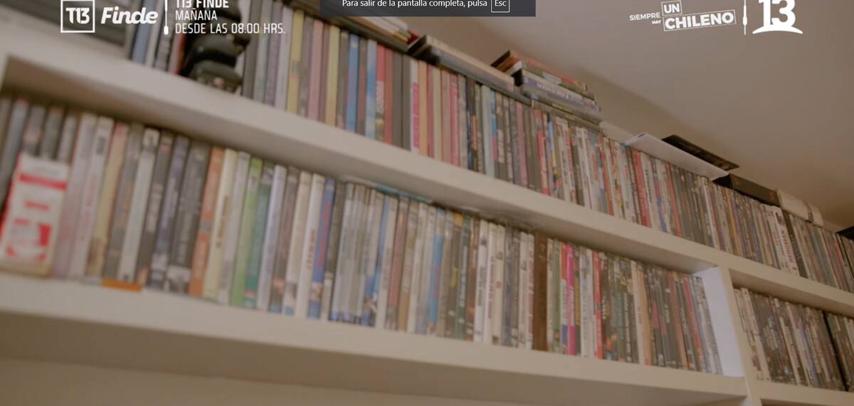 mostró la colección de dvd de su casa.
