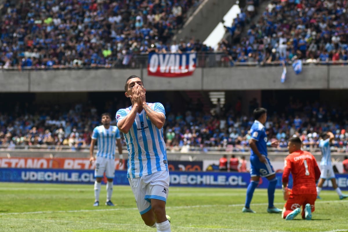 Julián Alfaro muy cerca de la U. Foto: Aton.
