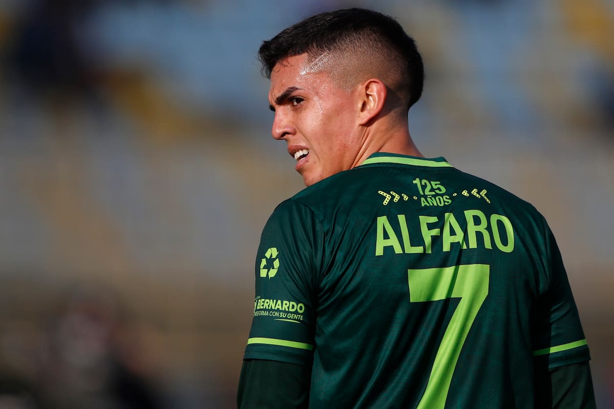 Julián Alfaro se va de Magallanes. Foto: Aton.