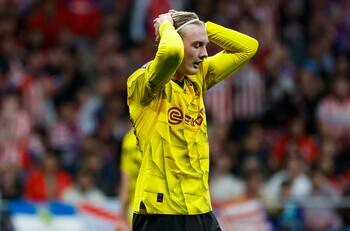 VIDEO | El palo de Julian Brandt en el último minuto que salvó al Atlético de Madrid