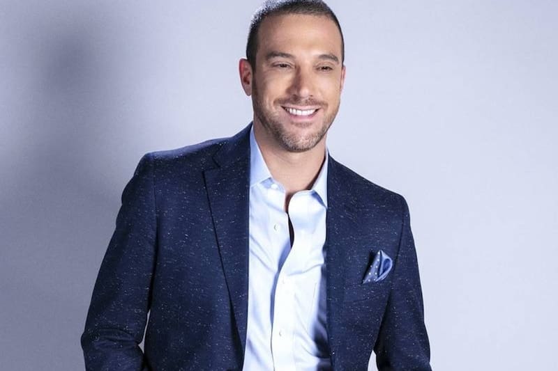 Julián Elfenbein estaría sin programa en CHV. Créditos: Instagram