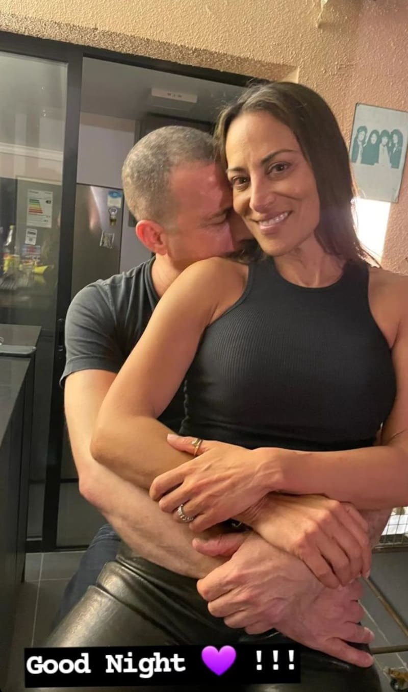 Julián Elfenbein junto a la misteriosa mujer. Créditos: Instagram