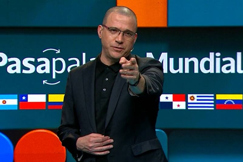 Julián Elfenbein anima "Pasapalabra". Créditos: Chilevisión.