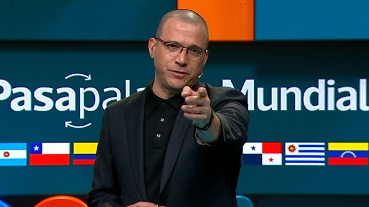 “Si no hay proyecto, habrá que irse”: Julián Elfenbein habla de su incierto futuro en Chilevisión