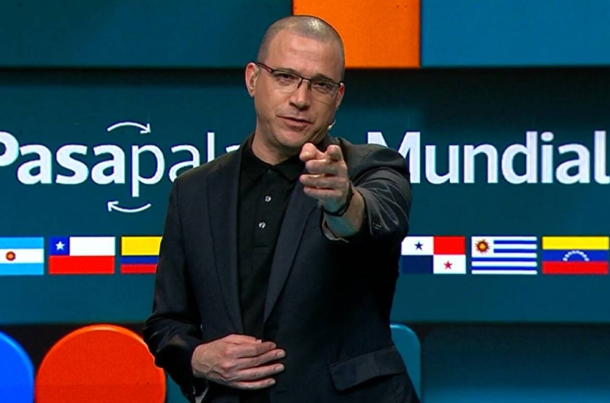 “Si no hay proyecto, habrá que irse”: Julián Elfenbein habla de su incierto futuro en Chilevisión