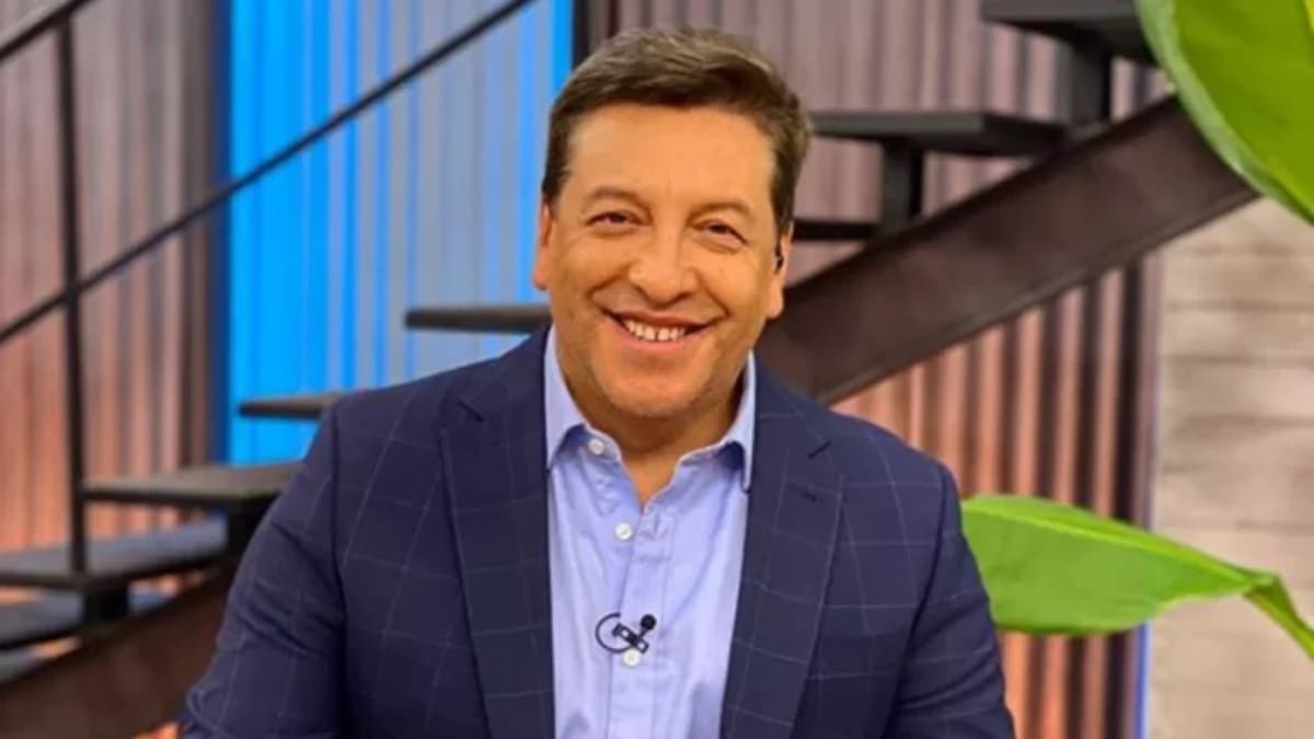 Julio César Rodríguez es captado junto a una misteriosa acompañante en una reconocida fonda