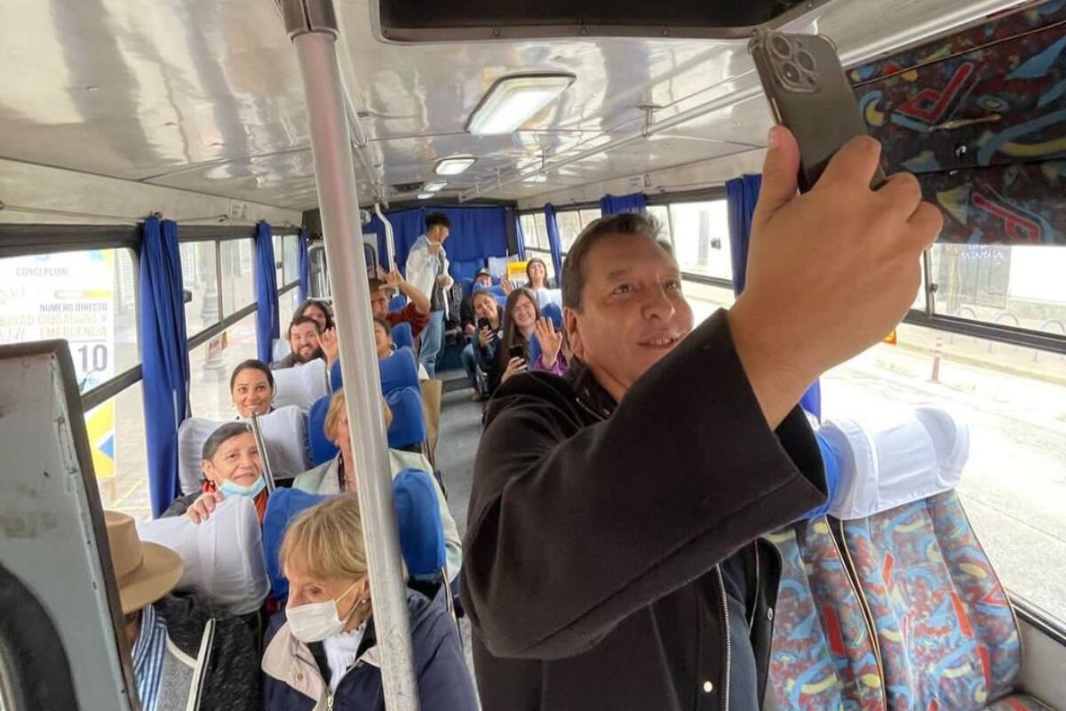 El animador sorprendió al andar en micro en Concepción