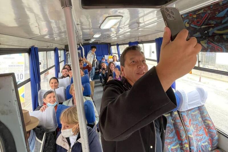 El animador sorprendió al andar en micro en Concepción
