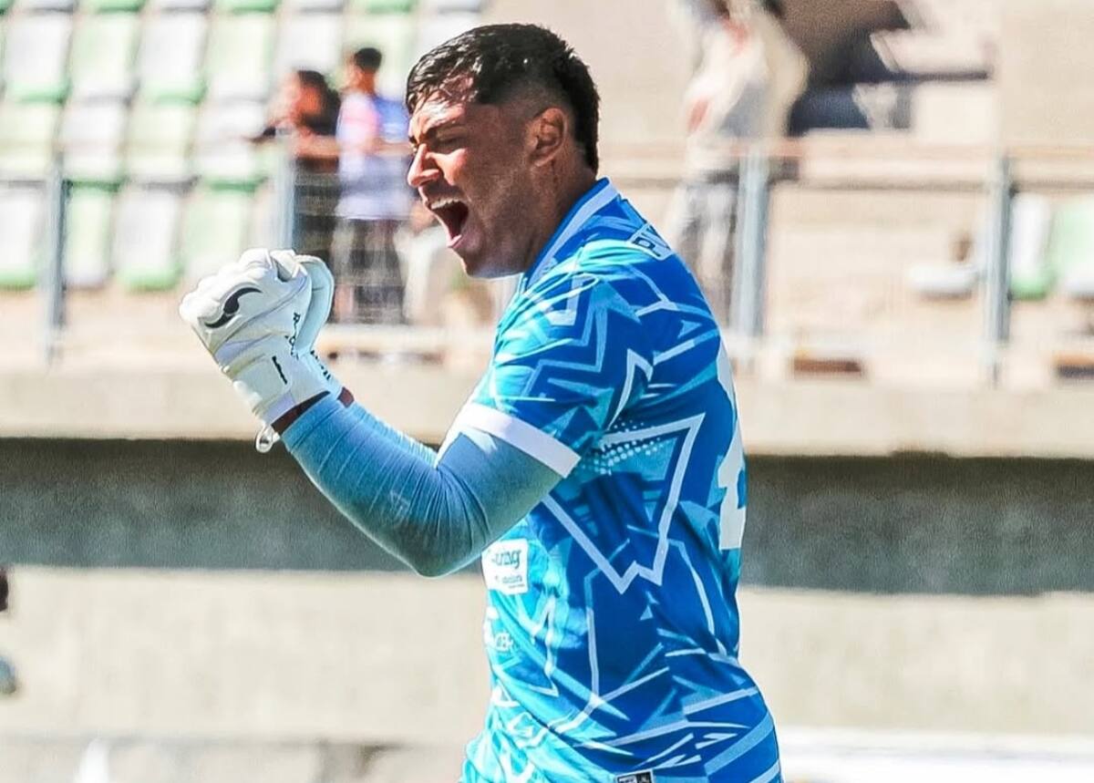 se está luciendo en Primera B y en Colo Colo están atentos a su desempeño. Foto: @Redkeepercl.