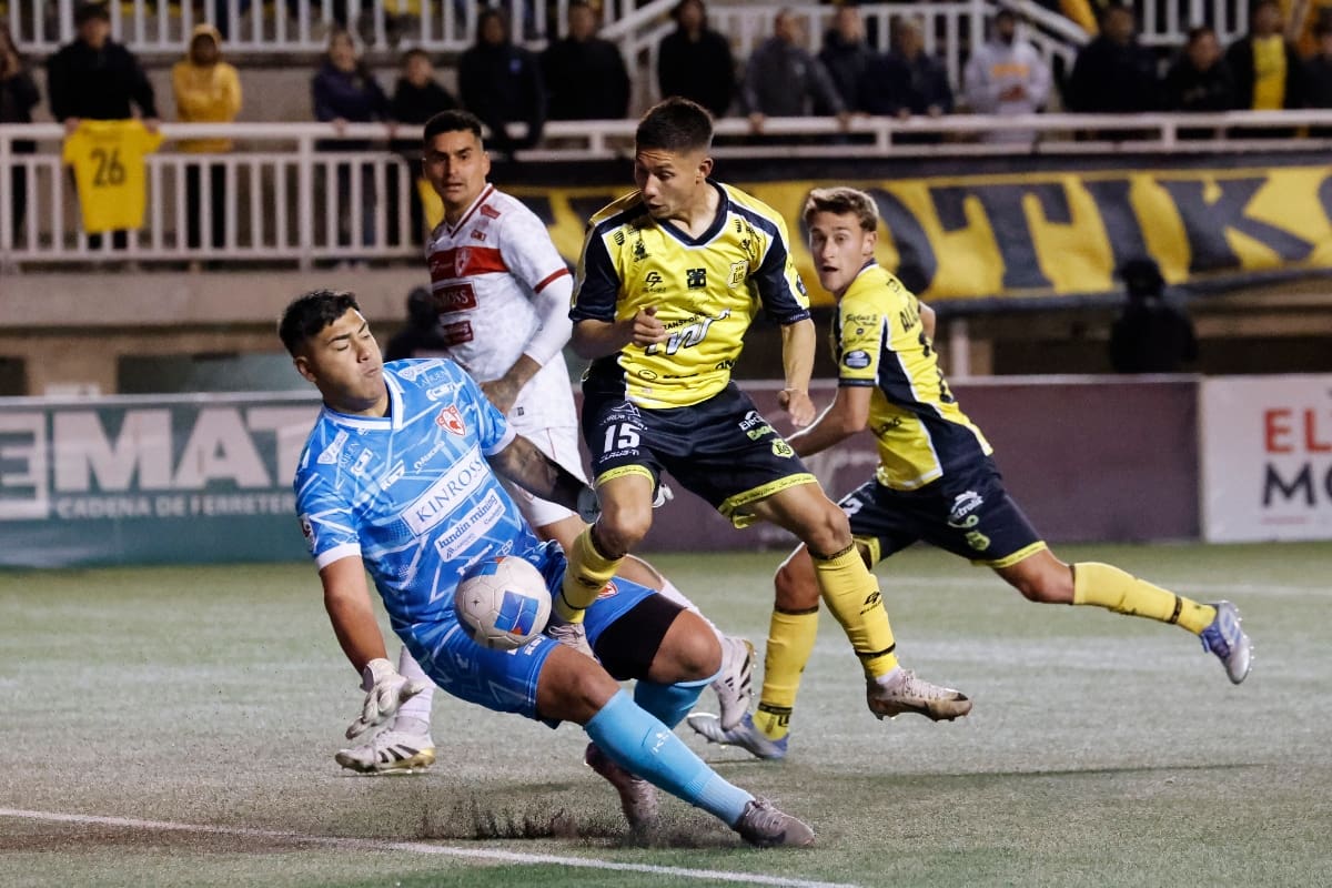 El meta suma interesados en el fútbol chileno, entre ellos Palestino. Foto: Aton.