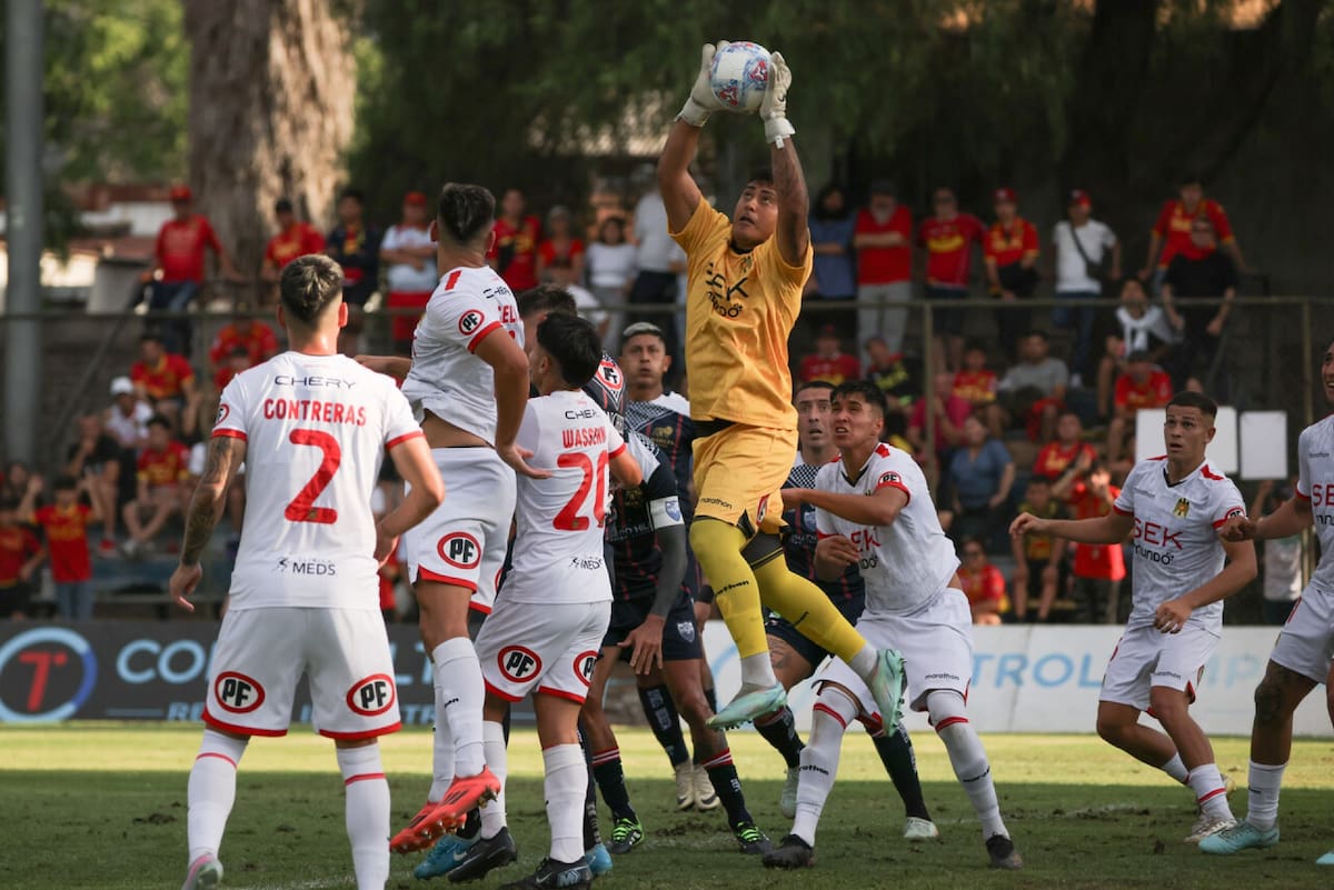 El ex Colo Colo no ha logrado hacerse del puesto de titular en Unión. Foto: Agencia Aton.