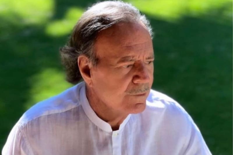 Los memes de Julio Iglesias