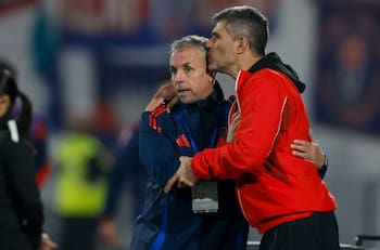 Un viejo conocido: polémico DT habría sido contactado por la U para reemplazar a Gustavo Álvarez