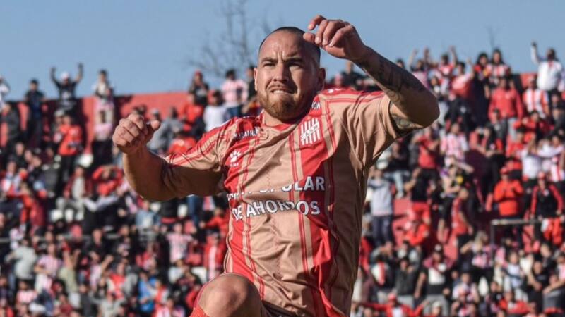 Palestino sorprende y ficha al delantero Junior Arias, proveniente de San Martín de Tucumán