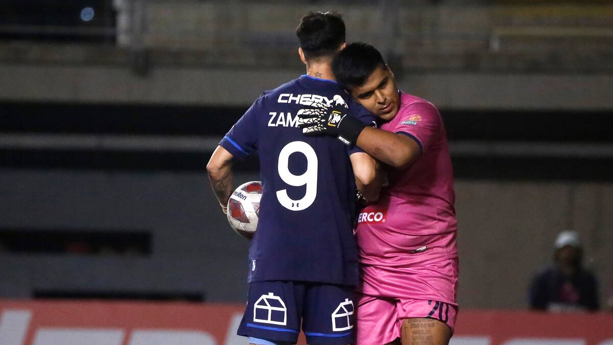 Julio Bórquez reveló que dos arqueros de La Roja lo felicitaron por su gran actuación ante la UC: “Son buenas personas”
