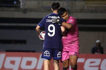 Julio Bórquez reveló que dos arqueros de La Roja lo felicitaron por su gran actuación ante la UC: “Son buenas personas”