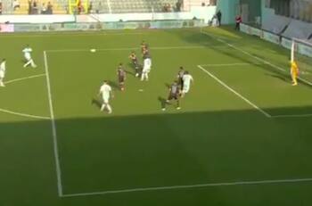 ¡En llamas! Junior Fernandes se matriculó con espectacular golazo de tiro libre en Turquía