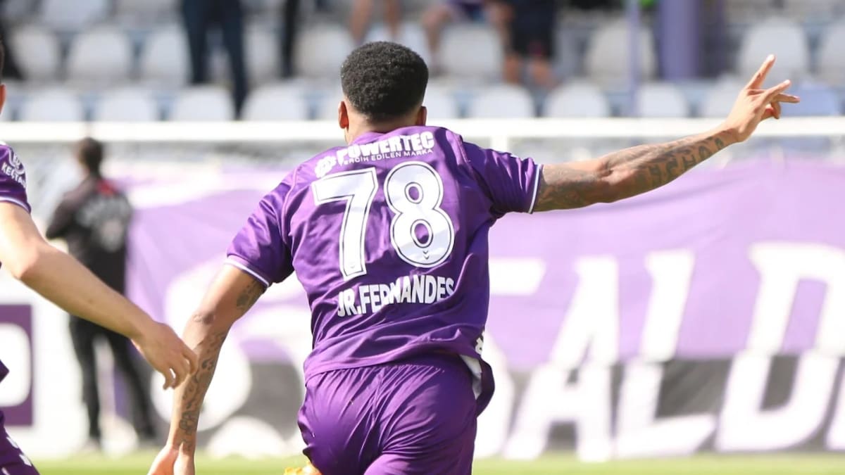 VIDEO | Con celebración dedicada a la U: Junior Fernandes se luce con tremendo golazo de chilena en Turquía