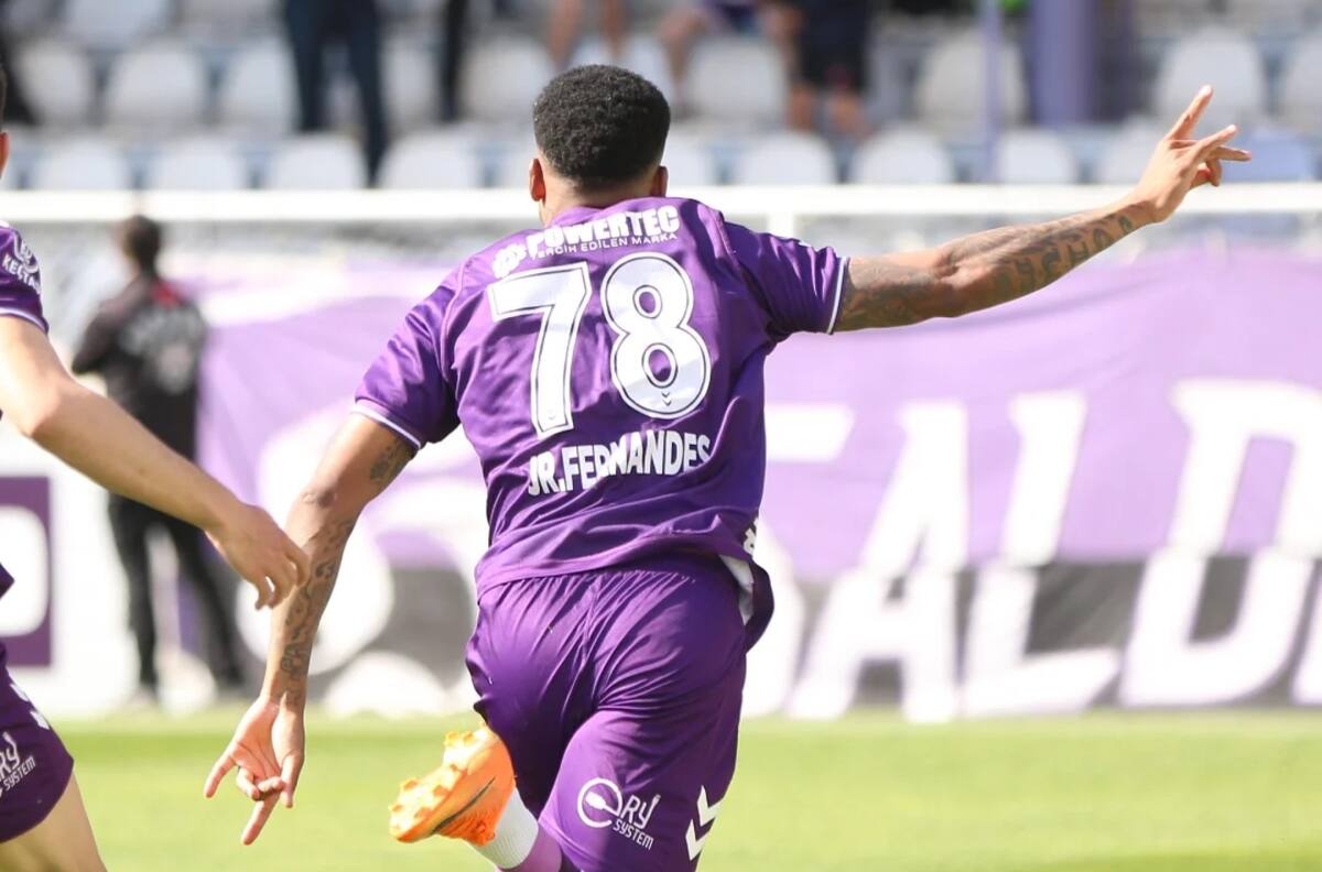 VIDEO | Con celebración dedicada a la U: Junior Fernandes se luce con tremendo golazo de chilena en Turquía