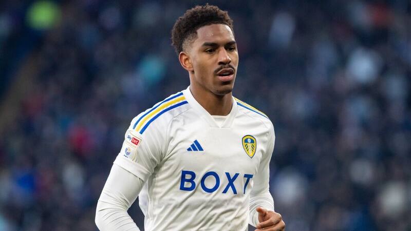 El lateral del Leeds quiere volver al Betis. Foto: EFE.