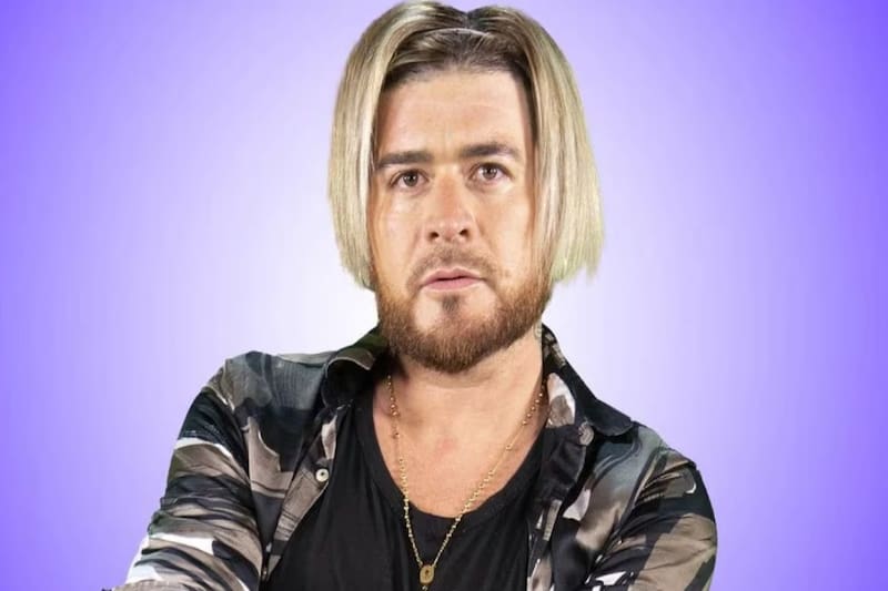 Junior Playboy y su millonario sueldo.