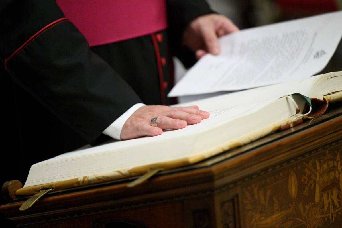 Tanto los cardenales como el personal del Vaticano deben jurar silencio perpetuo por lo que ocurra en el cónclave.