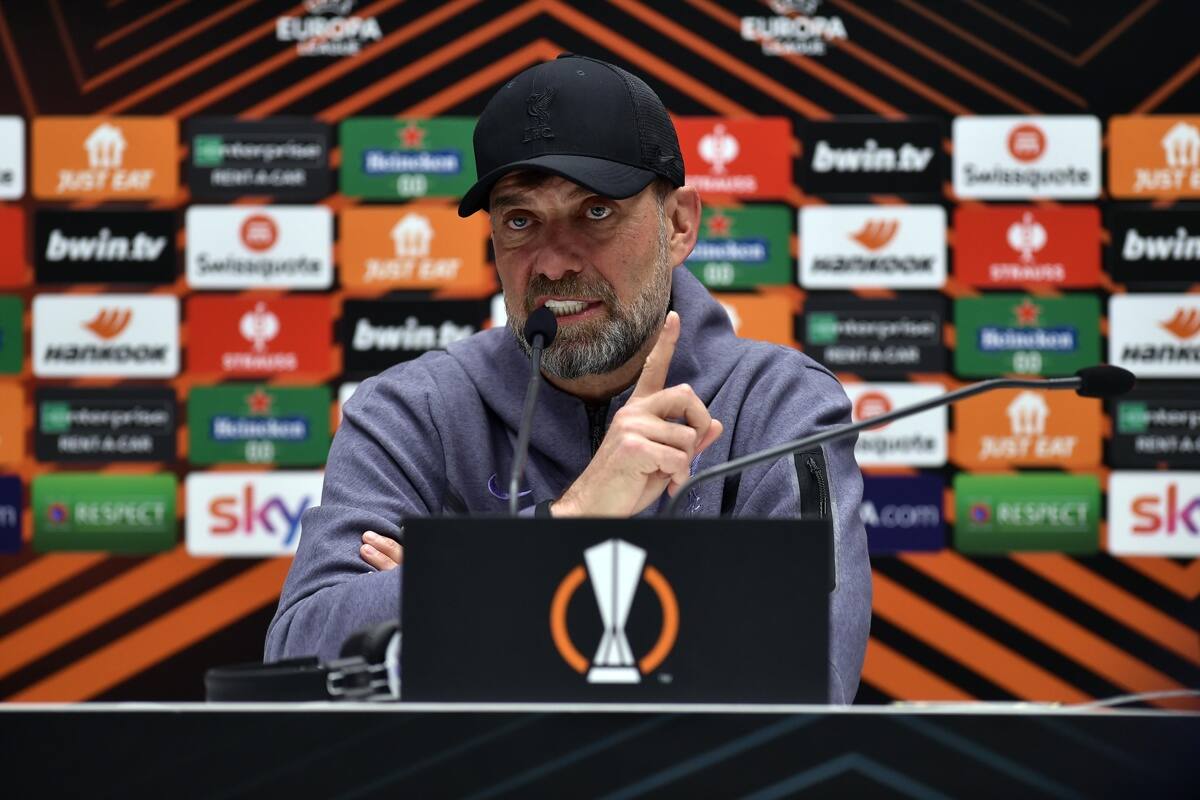 Jurgen Kloop en conferencia de prensa de Europa League