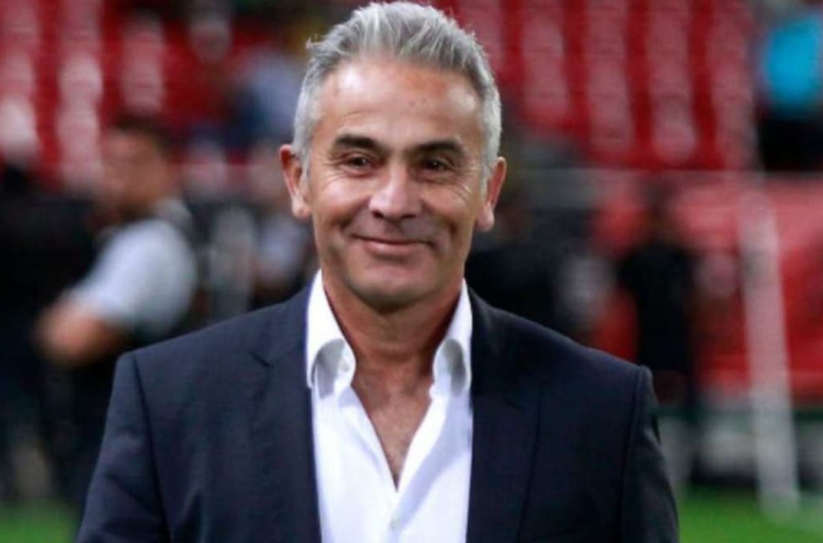 Sorpresa: aseguran que Juvenal Olmos dirigirá en la despedida de los históricos capitanes de la UC