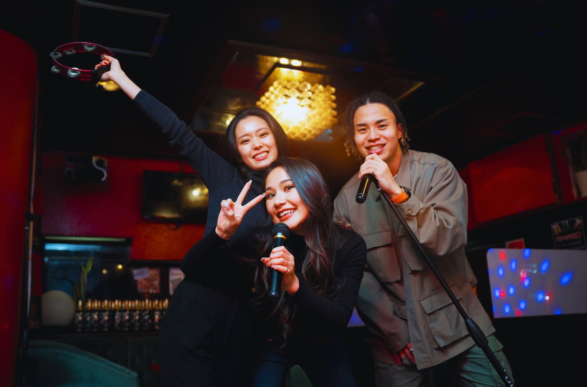 ¿Sin panorama en Santiago? El imperdible rincón para hacer karaoke coreano en la capital