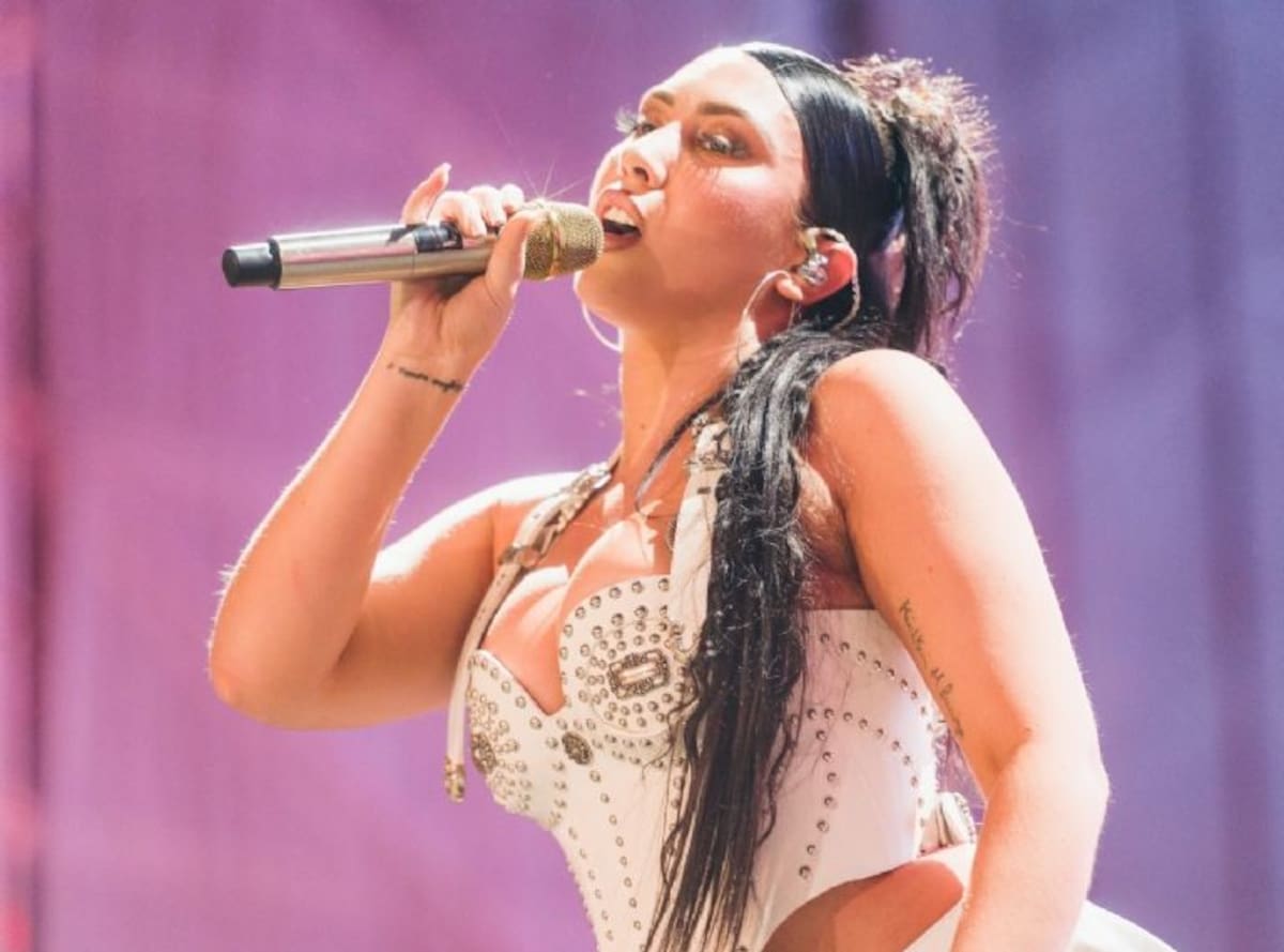 La artista en tendencia tendrá solo una fecha en Chile. Además, su repertorio incluye canciones como "Telepatía", "Muñekita", entre otros. Créditos: Lotus.