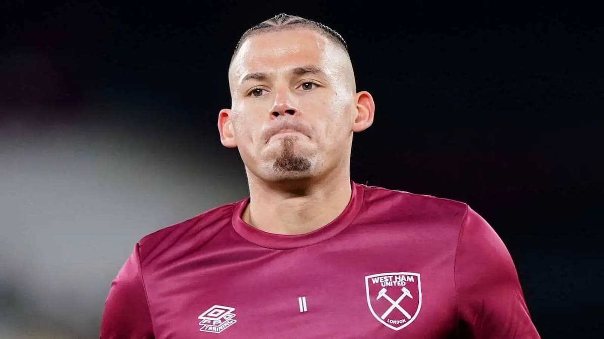 con su nuevo equipo, West Ham United. Foto: TeamTalk.