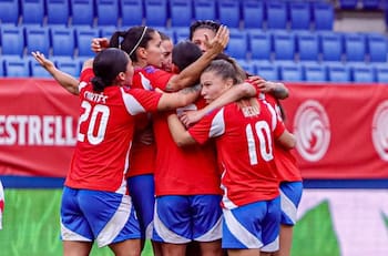 ¡Se pasó! Karen Araya se mandó este golazo de mitad de cancha en triunfo de la Selección Chilena