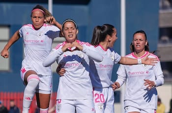 Karen Araya y Camila Sáez brillaron en triunfo por la Liga F de España