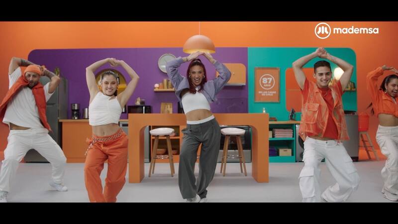 Karen Paola y su nueva canción "Llegó el familión de Mademsa"