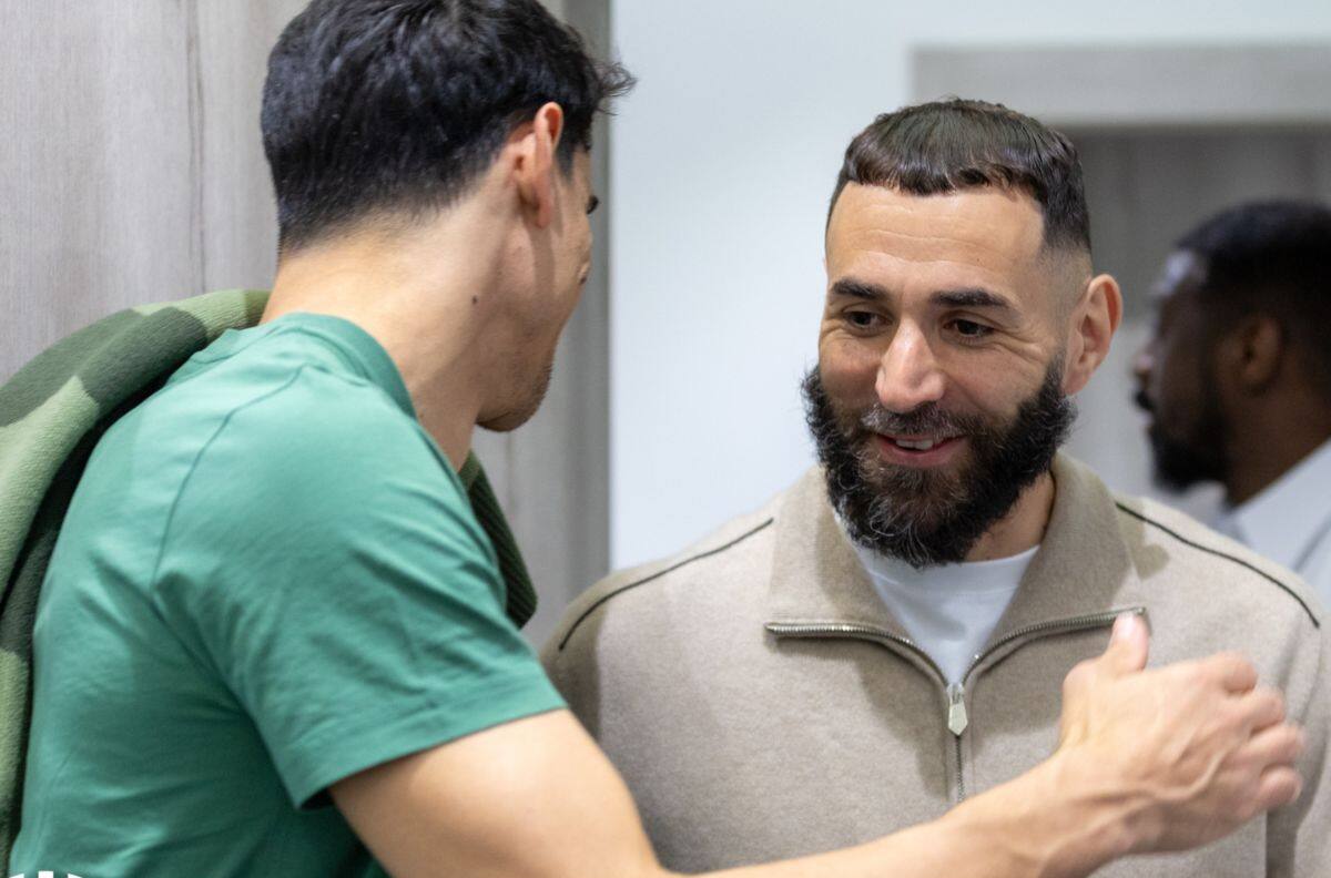 VIDEO | Recibido con flores por los jeques: así llegó Karim Benzema a Al Hilal