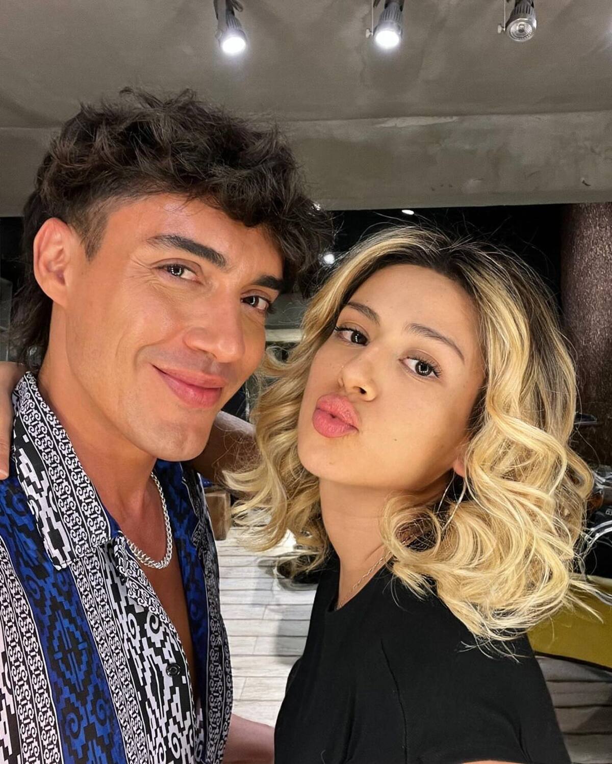 Karla Melo junto a Rodrigo Castro