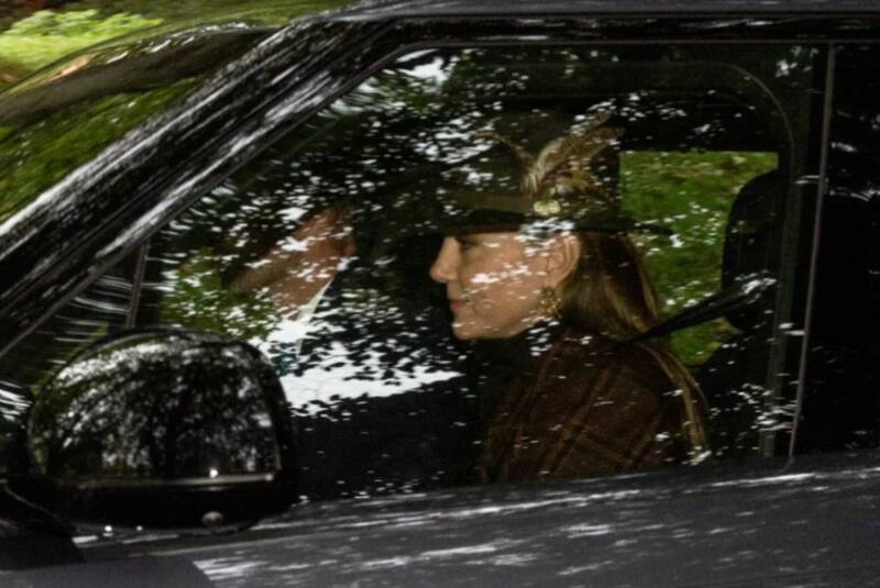 Así lucía Kate Middleton en su viaje dominical a la iglesia. Créditos: Newsline.